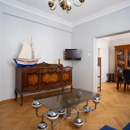 Penthouse Archeol Musiem, 3bdr, Big Balcony, Wifi 200 Mbps Fiber