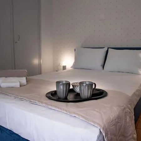 Penthouse Archeol Musiem, 3bdr, Big Balcony, Wifi 200 Mbps Fiber * Athen